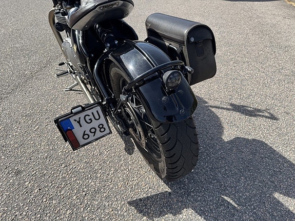 Triumph Bonneville Bobber 6 of 11