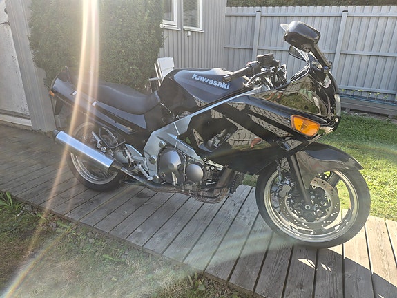 Kawasaki ZX 600 3 of 6