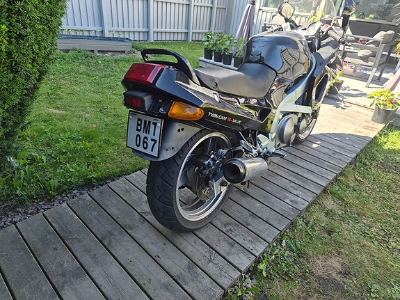 Kawasaki ZX 600 4 of 6