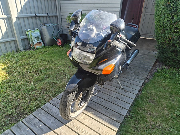 Kawasaki ZX 600 2 of 6