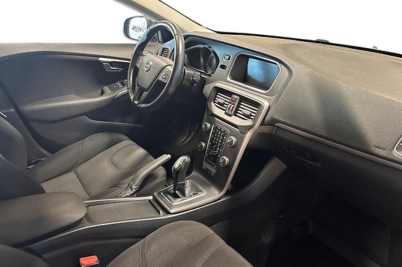 Volvo V40 11 of 23