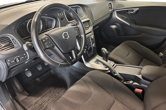 Volvo V40 12 of 23