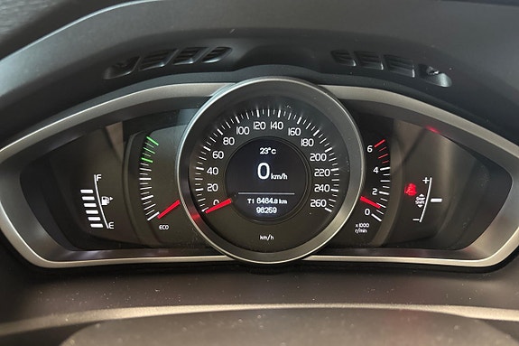 Volvo V40 16 of 23