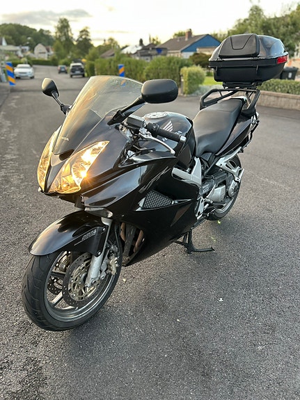 Honda VFR800FA V4 VTEC ABS 2 of 6