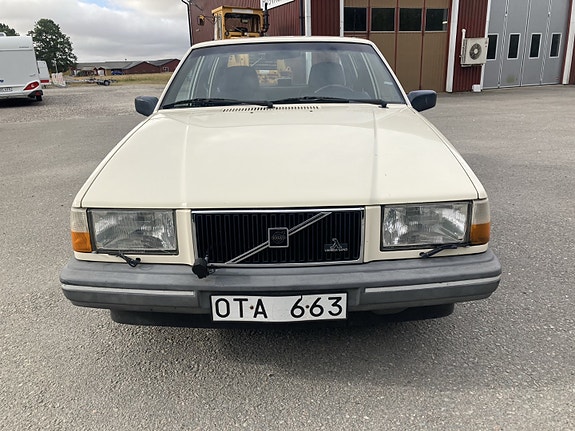 Volvo 740 3 of 10