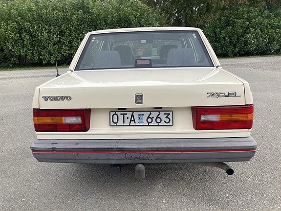 Volvo 740 4 of 10