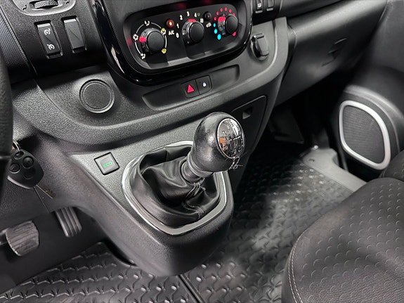 Opel Vivaro 22 of 28