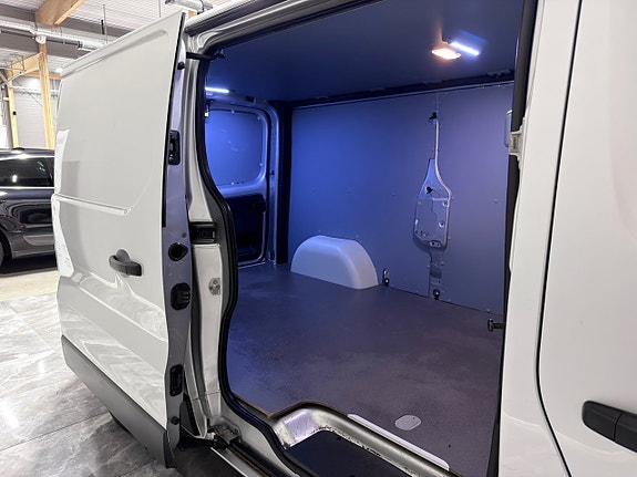 Opel Vivaro 11 of 28
