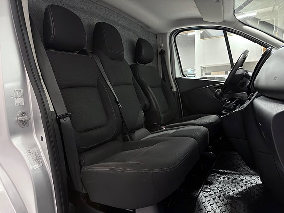 Opel Vivaro 26 of 28