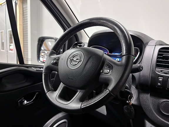 Opel Vivaro 23 of 28
