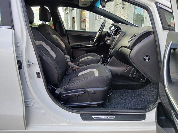 Kia Ceed 14 of 27