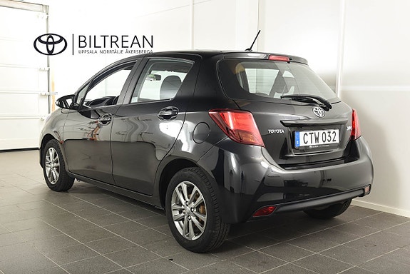 Toyota Yaris 2 of 13