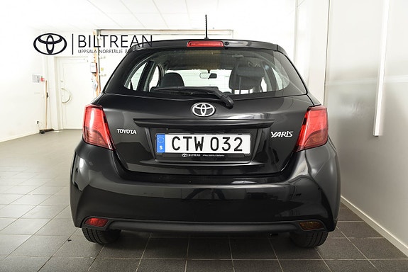 Toyota Yaris 4 of 13