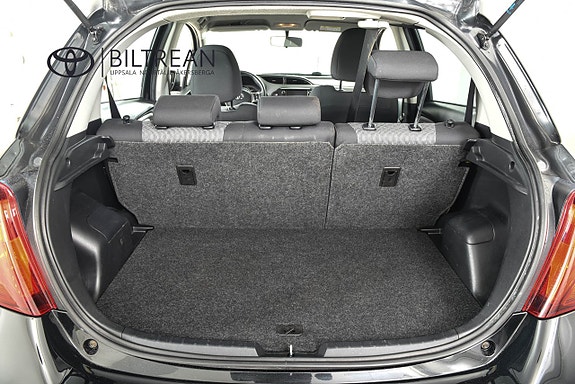 Toyota Yaris 9 of 13