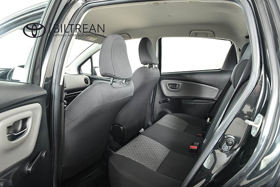 Toyota Yaris 7 of 13