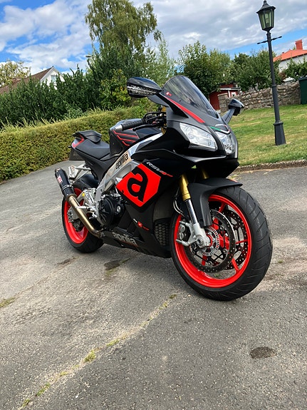 Aprilia RSV4 1000 RR 3 of 3