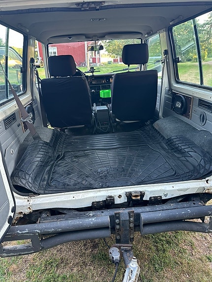Toyota Land Cruiser 4 of 5