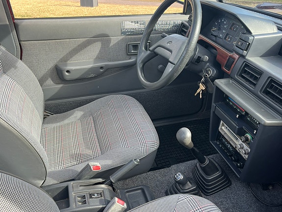 Daihatsu Feroza 6 of 12