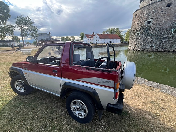 Daihatsu Feroza 2 of 12