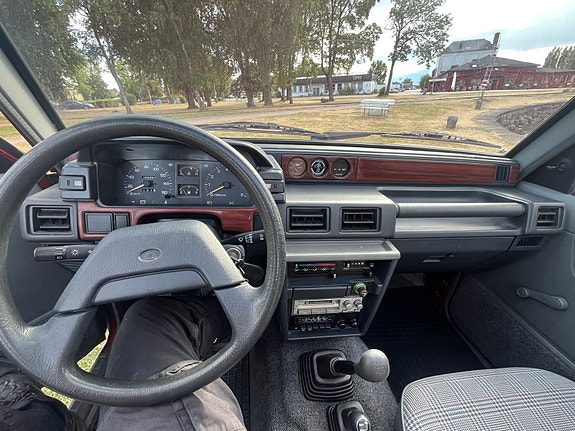 Daihatsu Feroza 7 of 12