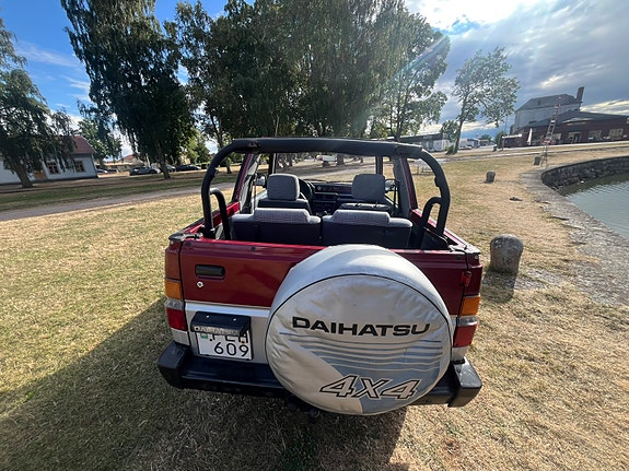 Daihatsu Feroza 3 of 12