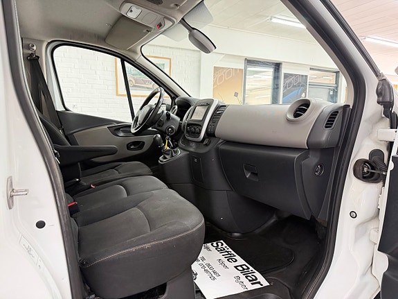 Renault Trafic 16 of 25