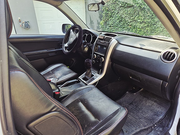 Suzuki Grand Vitara 3 of 4