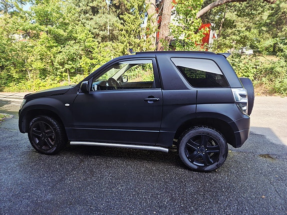 Suzuki Grand Vitara 2 of 4