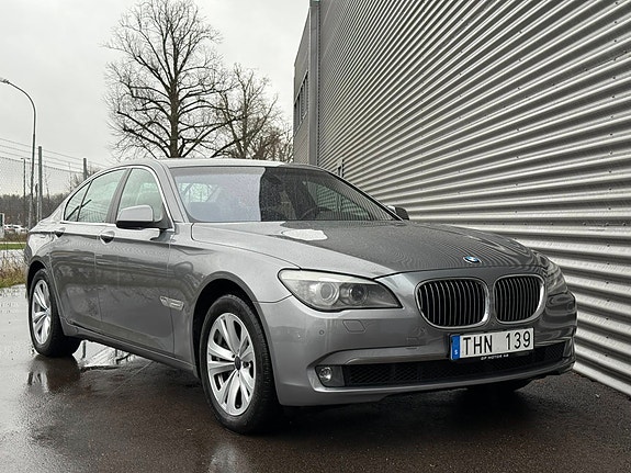 BMW 750i 2 of 14