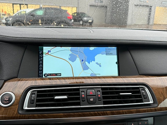 BMW 750i 11 of 14