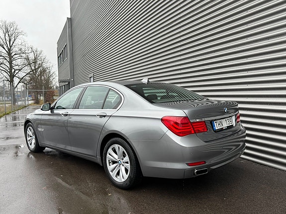 BMW 750i 3 of 14