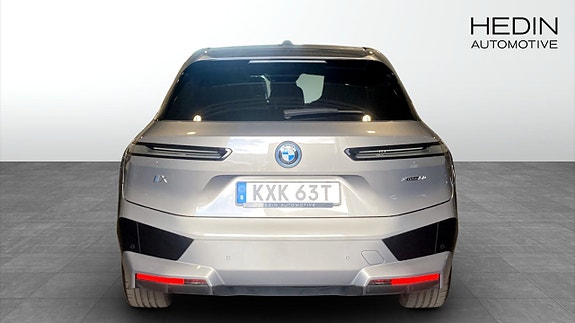 BMW iX 7 of 13