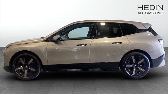BMW iX 6 of 13