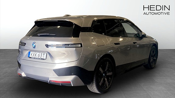 BMW iX 2 of 13