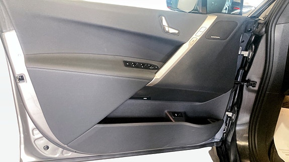 BMW iX 11 of 13