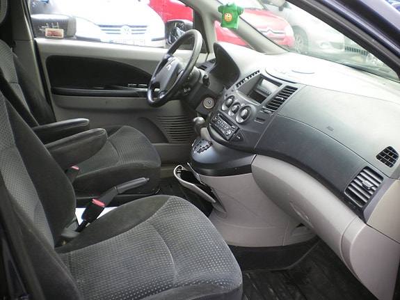 Mitsubishi Grandis 6 of 11