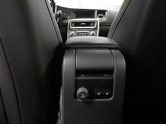 Volvo V60 Cross Country 19 of 25