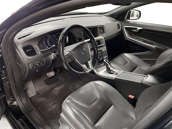 Volvo V60 Cross Country 10 of 25
