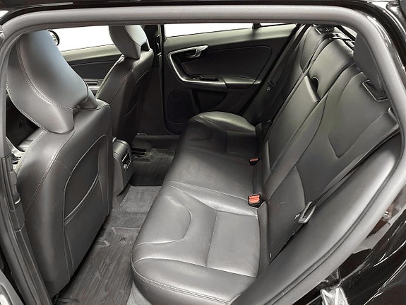 Volvo V60 Cross Country 13 of 25