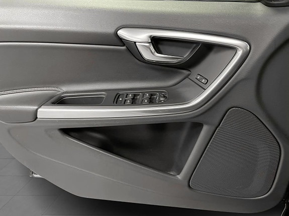 Volvo V60 Cross Country 12 of 25