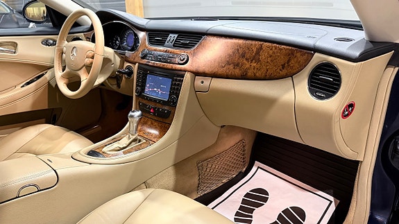 Mercedes-Benz CLS350 12 of 19