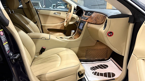 Mercedes-Benz CLS350 13 of 19