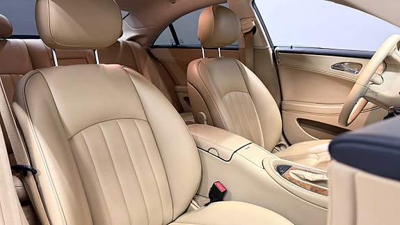 Mercedes-Benz CLS350 17 of 19