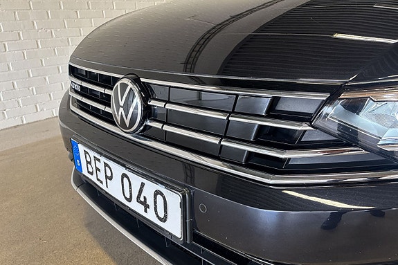 Volkswagen Passat 2 of 18