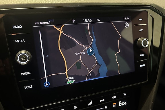 Volkswagen Passat 16 of 18