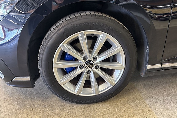 Volkswagen Passat 4 of 18