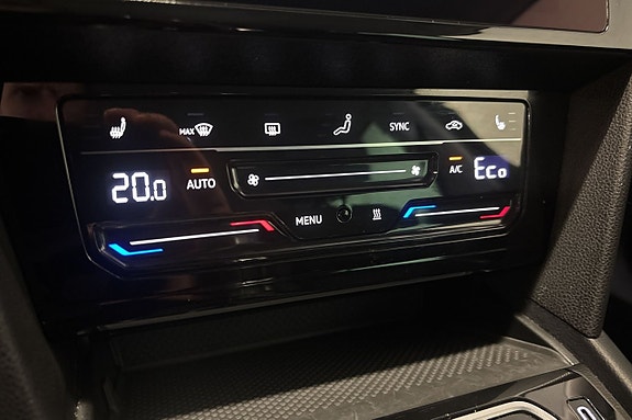 Volkswagen Passat 14 of 18