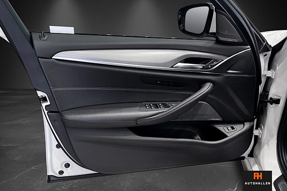BMW 540i 12 of 28