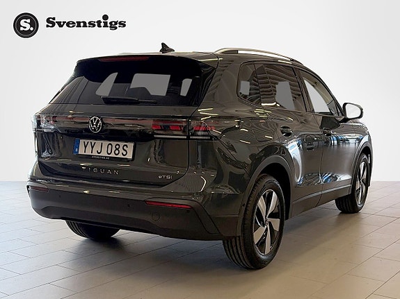 Volkswagen Tiguan 5 of 12