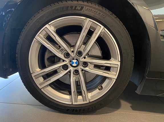 BMW 118d 3 of 12